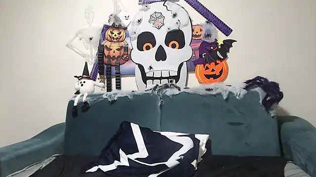 Tiberius hunk online show from 10-31-25, 08:16