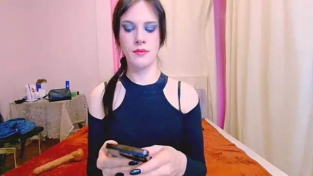 Nicole Redfields online show from 11-10-25, 07:24