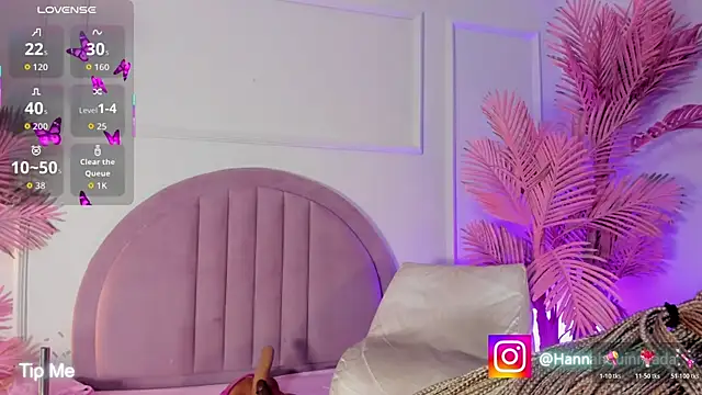 Snapshot of Hanaahquinn chatting on 07-18-26, 11:52 Hanaahquinn online show from 07-18-26, 11:52