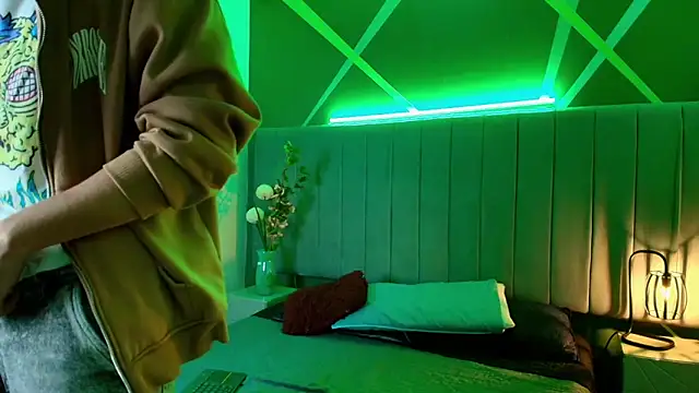 Andrew Wolff online show from 10-29-25, 02:21