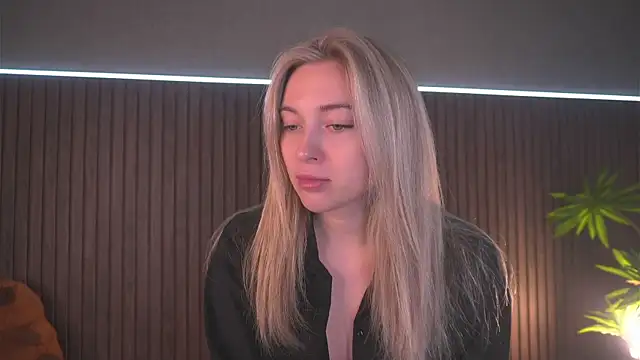 christie luv online show from 09-27-25, 05:24