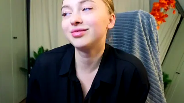 christie luv online show from 11-19-25, 02:28