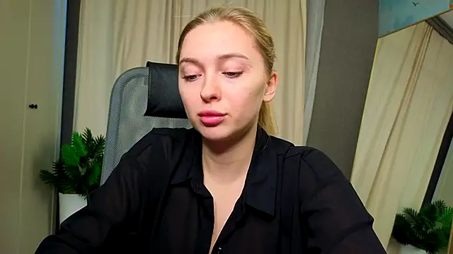 christie luv online show from 12-05-25, 01:10