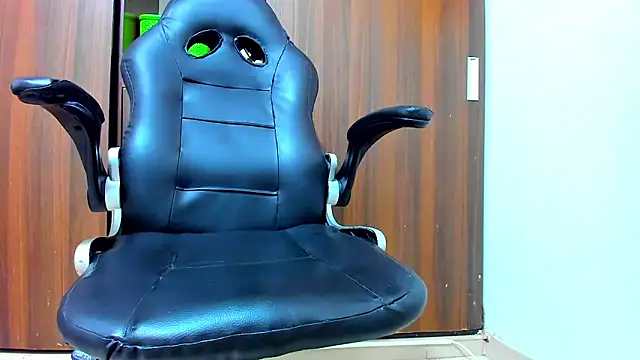 Snapshot of Dreamastercum_ chatting on 02-20-26, 12:18 Dreamastercum online show from 02-20-26, 12:18