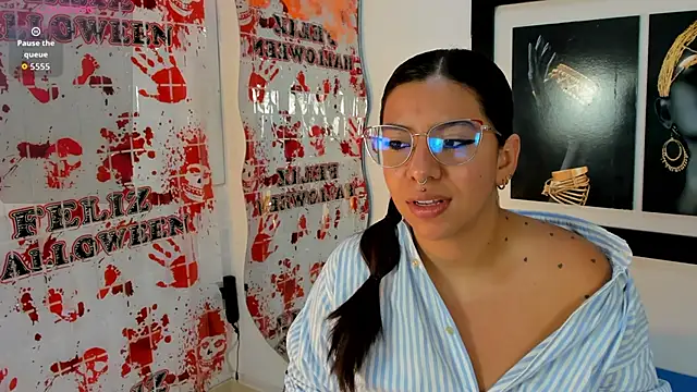 emilyy cooperr online show from 10-29-25, 12:15