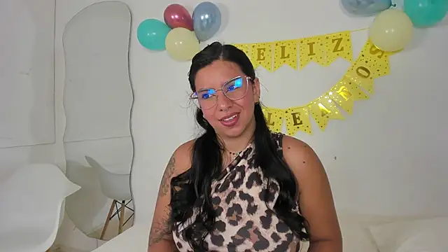 emilyy cooperr online show from 12-19-25, 12:18