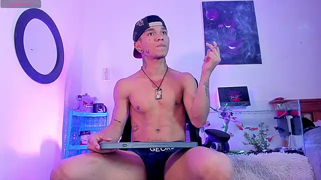 Snapshot of CRAZY-BOY99 chatting on 05-11-26, 07:33 CRAZY-BOY99 online show from 05-11-26, 07:33
