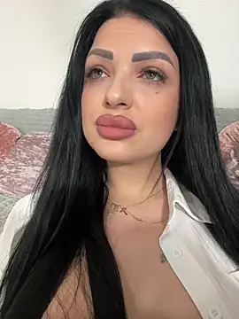 Snapshot of IrisRossie chatting on 05-28-26, 05:37 IrisRossie online show from 05-28-26, 05:37
