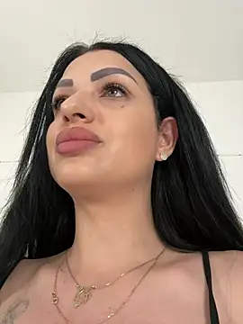 Snapshot of IrisRossie chatting on 06-02-26, 05:40 IrisRossie online show from 06-02-26, 05:40