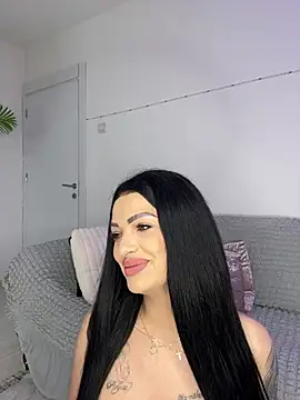 Snapshot of IrisRossie chatting on 05-13-26, 05:14 IrisRossie online show from 05-13-26, 05:14