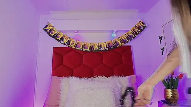 Jonas Rivers online show from 10-28-25, 01:54