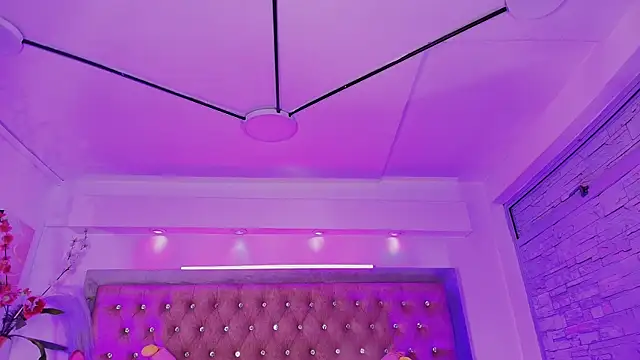 Jonas Rivers online show from 10-18-25, 01:13