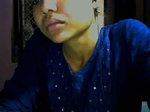 Snapshot of mayra89 chatting on 10-15-25, 01:37 mayra89 online show from 10-15-25, 01:37