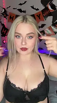 April Vancee online show from 10-31-25, 04:03