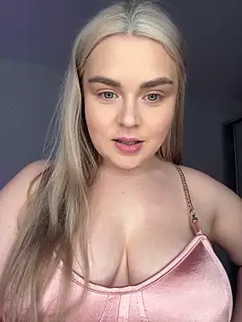 Snapshot of April_Vancee chatting on 03-08-25, 12:30 April Vancee online show from 03-08-25, 12:30