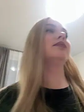 Snapshot of April_Vancee chatting on 03-20-25, 03:04 April Vancee online show from 03-20-25, 03:04