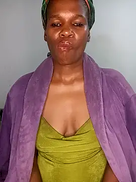 Snapshot of Missvixen81 chatting on 04-17-26, 07:28 Missvixen81 online show from 04-17-26, 07:28
