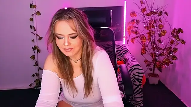 AnielaFox online show from 11-11-25, 06:52