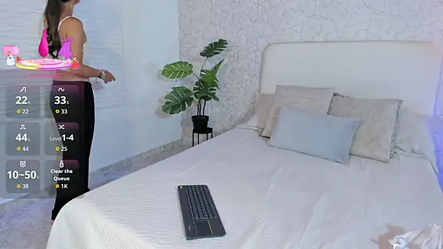 Snapshot of alanarouge chatting on 05-15-26, 12:25 alanarouge online show from 05-15-26, 12:25