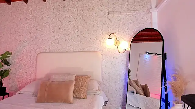 Snapshot of alanarouge chatting on 01-14-26, 12:20 alanarouge online show from 01-14-26, 12:20