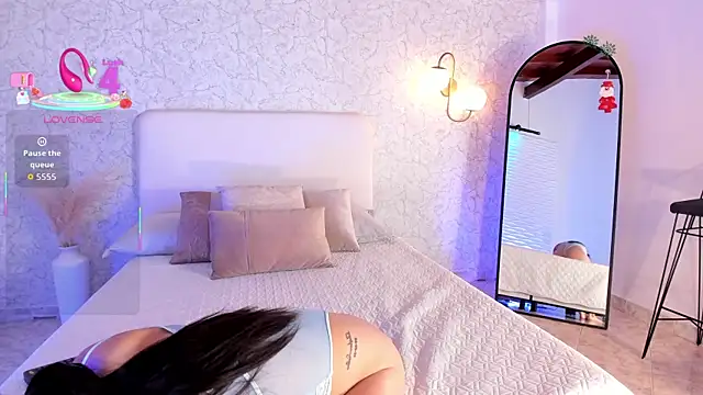 Snapshot of alanarouge chatting on 12-16-25, 11:47 alanarouge online show from 12-16-25, 11:47