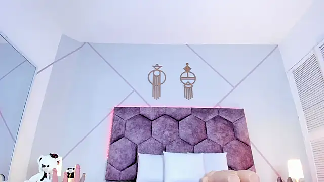 aurora collinss  online show from 01-13-26, 12:53