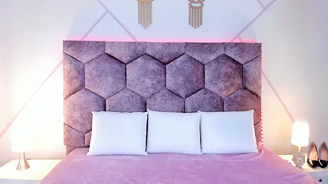 aurora collinss  online show from 11-09-25, 01:15