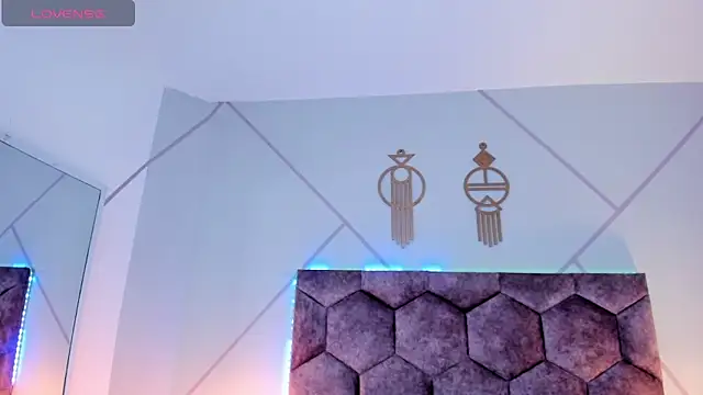 aurora collinss  online show from 12-15-25, 12:22