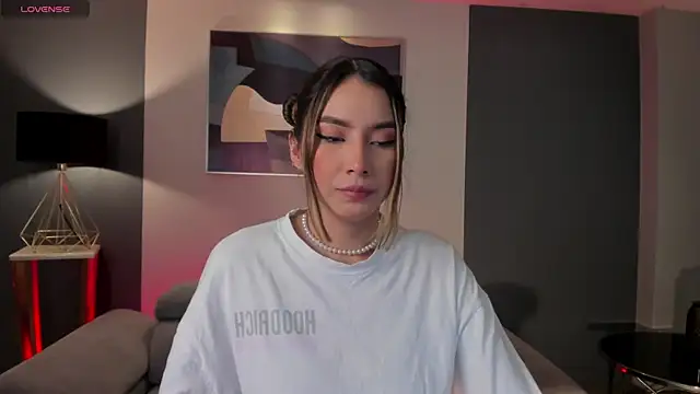 Snapshot of MaddisonCollins chatting on 12-14-25, 11:05 MaddisonCollins online show from 12-14-25, 11:05