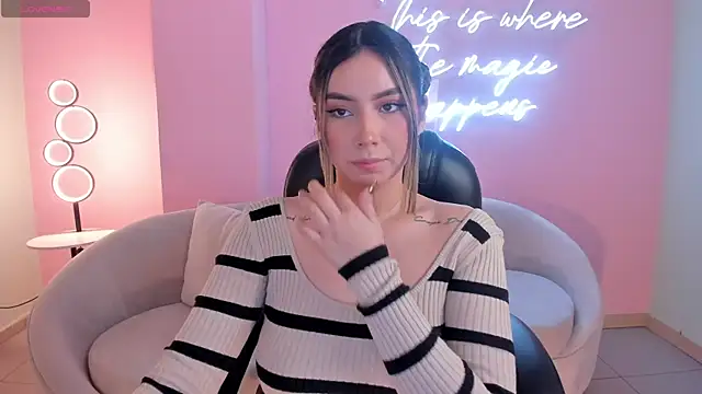 Snapshot of MaddisonCollins chatting on 12-21-25, 05:14 MaddisonCollins online show from 12-21-25, 05:14