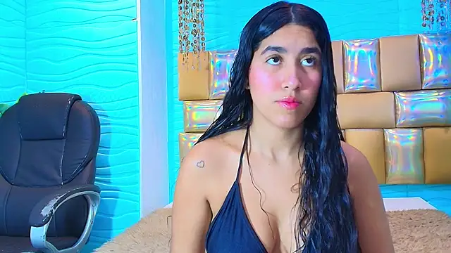 Mia Montess online show from 12-18-25, 05:06