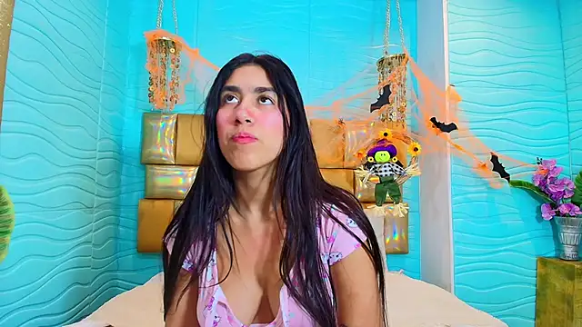 Mia Montess online show from 10-25-25, 12:17