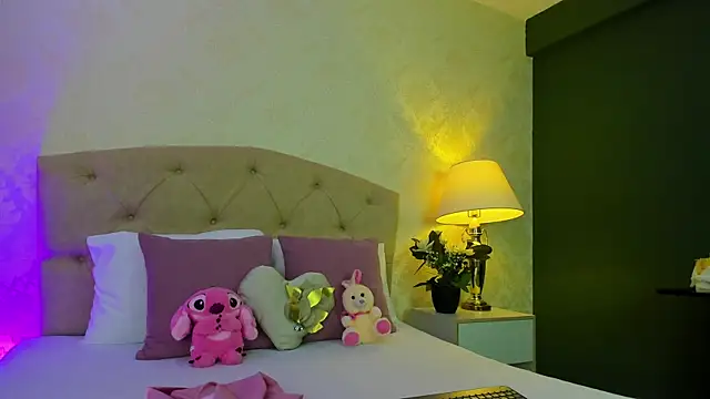 Mia Montess online show from 04-08-26, 01:12