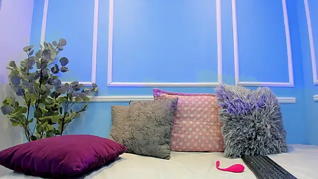 Lucy Canel online show from 10-04-25, 07:04