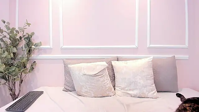 Snapshot of Lucy_Canel chatting on 02-15-26, 06:07 Lucy Canel online show from 02-15-26, 06:07