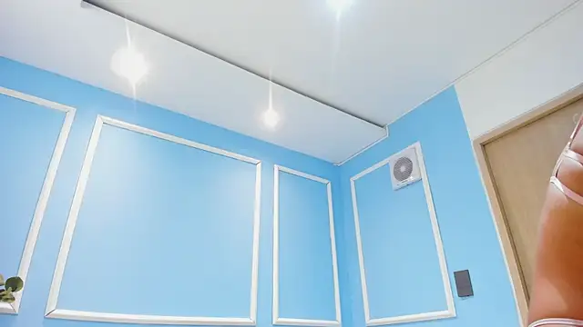 Lucy Canel online show from 10-17-25, 07:26