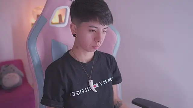 tommy blue online show from 11-27-25, 06:52