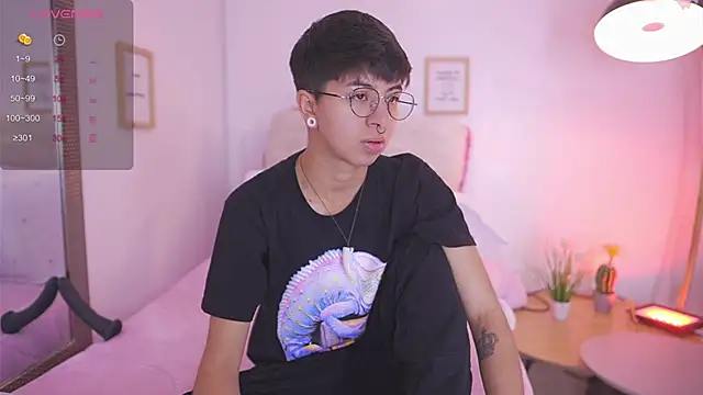 tommy blue online show from 10-27-25, 01:34