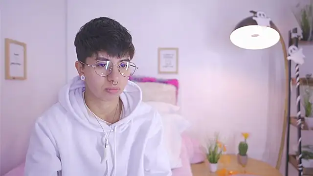 tommy blue online show from 10-29-25, 01:43