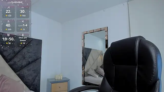 SaskiaGrendel online show from 11-28-25, 12:11