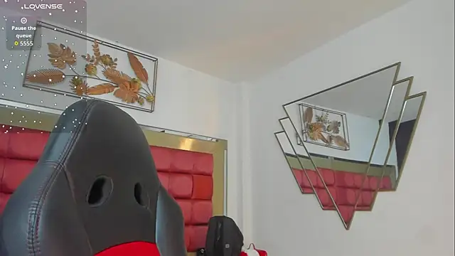 SaskiaGrendel online show from 11-08-25, 12:14