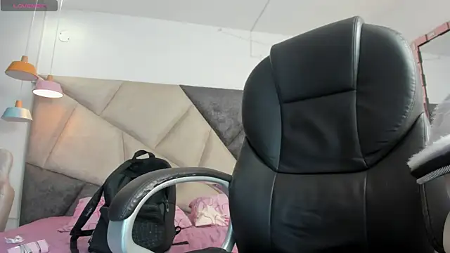 SaskiaGrendel online show from 04-12-26, 12:03