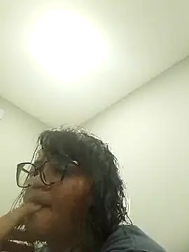 Snapshot of viviksmel chatting on 10-10-25, 01:56 viviksmel online show from 10-10-25, 01:56