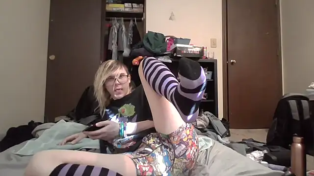 Snapshot of amethystbunnyboy chatting on 03-06-25, 04:49 amethystbunnyboy online show from 03-06-25, 04:49