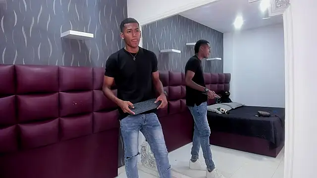 Snapshot of LexiAndDeker chatting on 10-13-25, 07:04 LexiAndDeker online show from 10-13-25, 07:04