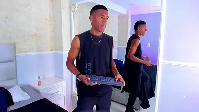 Snapshot of LexiAndDeker chatting on 09-30-25, 04:57 LexiAndDeker online show from 09-30-25, 04:57