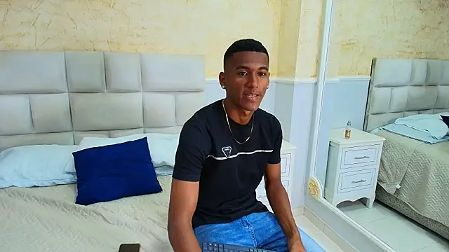 Snapshot of LexiAndDeker chatting on 09-26-25, 04:47 LexiAndDeker online show from 09-26-25, 04:47