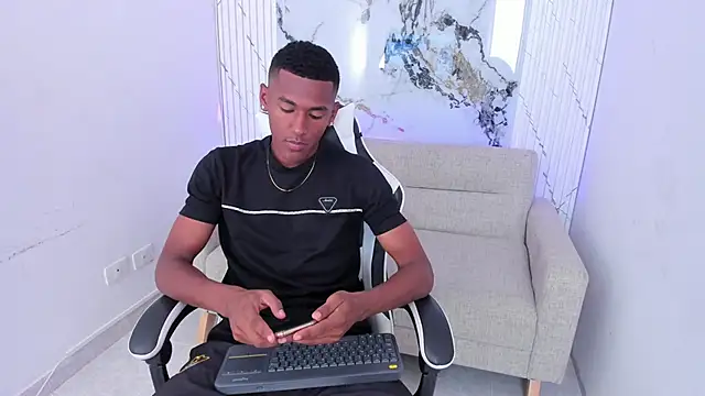 Snapshot of LexiAndDeker chatting on 09-25-25, 04:24 LexiAndDeker online show from 09-25-25, 04:24