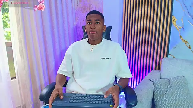 Snapshot of LexiAndDeker chatting on 10-10-25, 03:57 LexiAndDeker online show from 10-10-25, 03:57