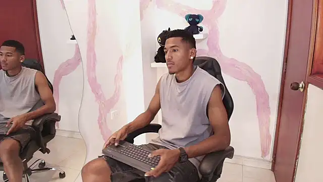 Snapshot of LexiAndDeker chatting on 09-19-25, 05:39 LexiAndDeker online show from 09-19-25, 05:39